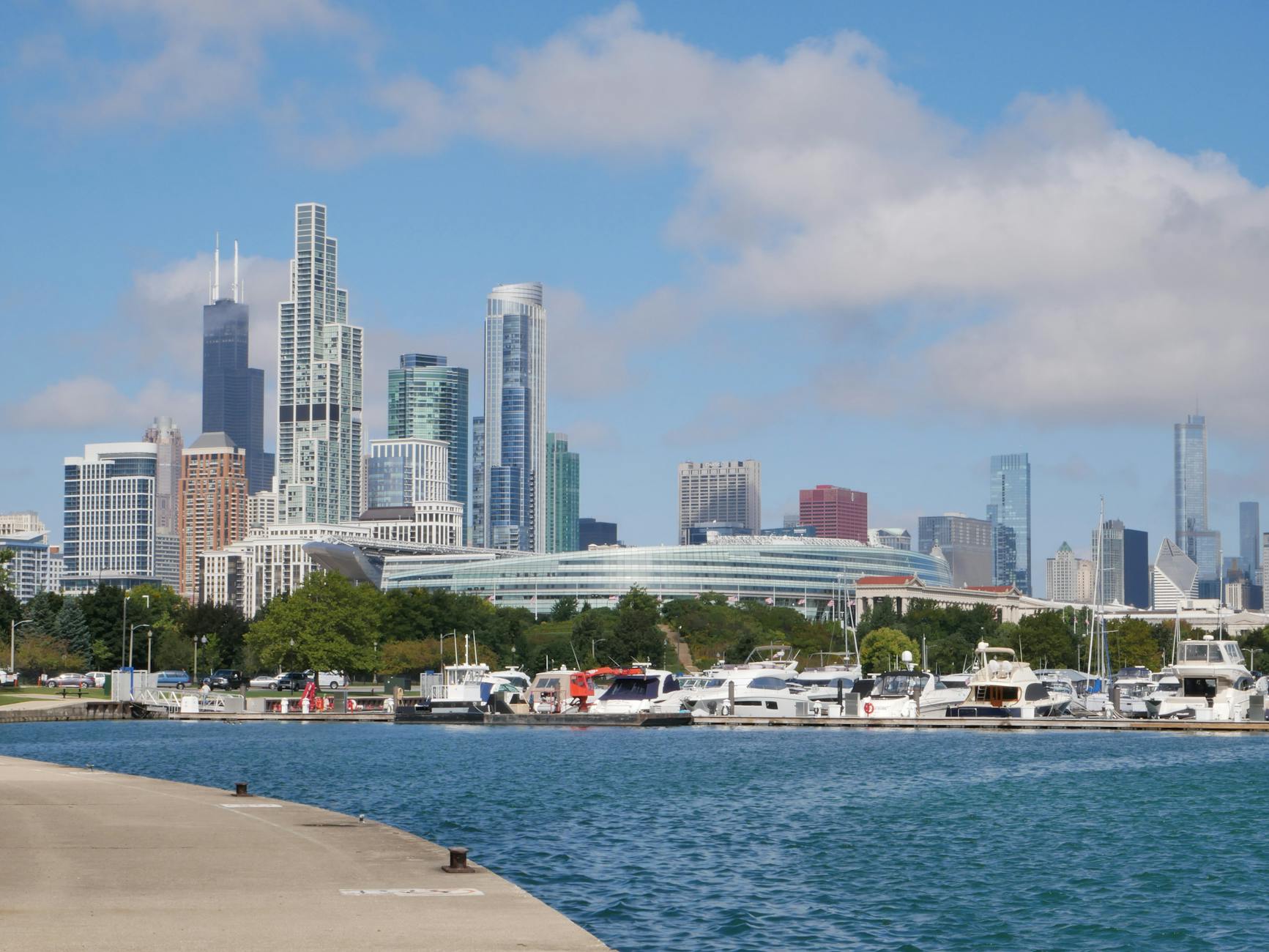 skyline of chicago with boats moored in the foreground